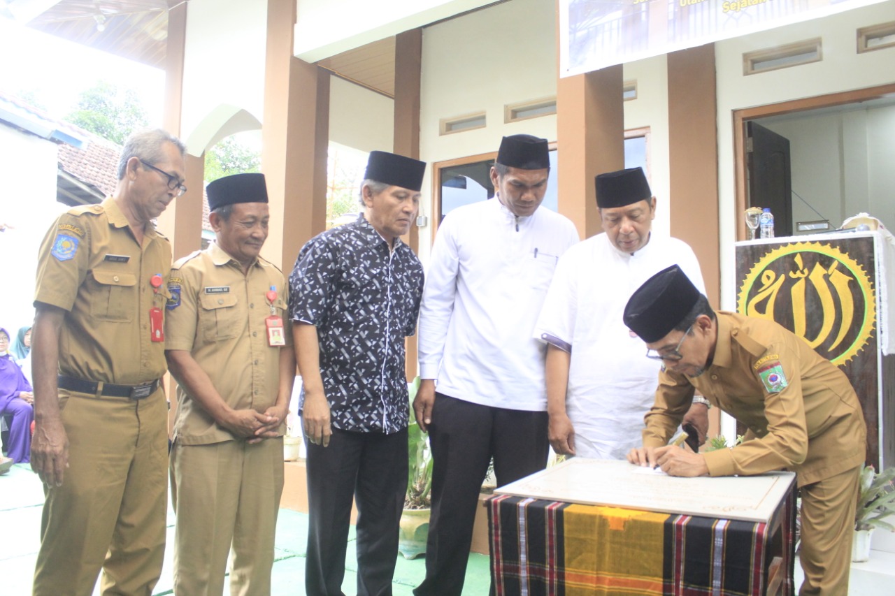 Walikota HML resmikan musholla di Rabangodu Utara